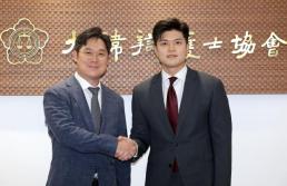 이재명 대통령 기념시계 팝니다… 대통령실, 브리핑 내용 보니